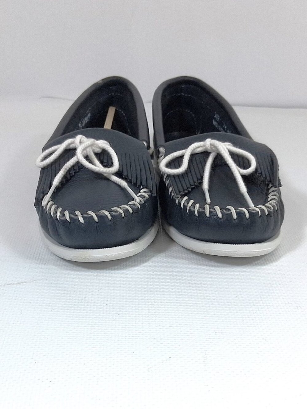 Minnetonka Women's Kilty Unbeaded Moccasin Navy Blue White Slip On Shoes 7.5 - Picture 4 of 10